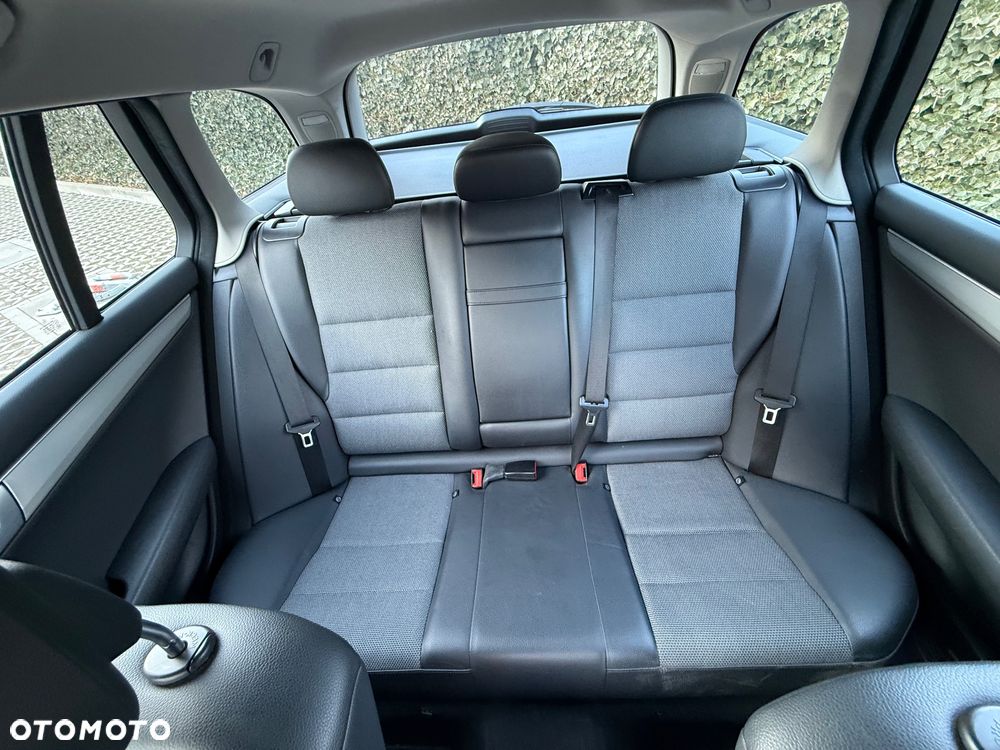 Mercedes-Benz Klasa C 180 CGI Automatik BlueEFFICIENCY Avantgarde - 13