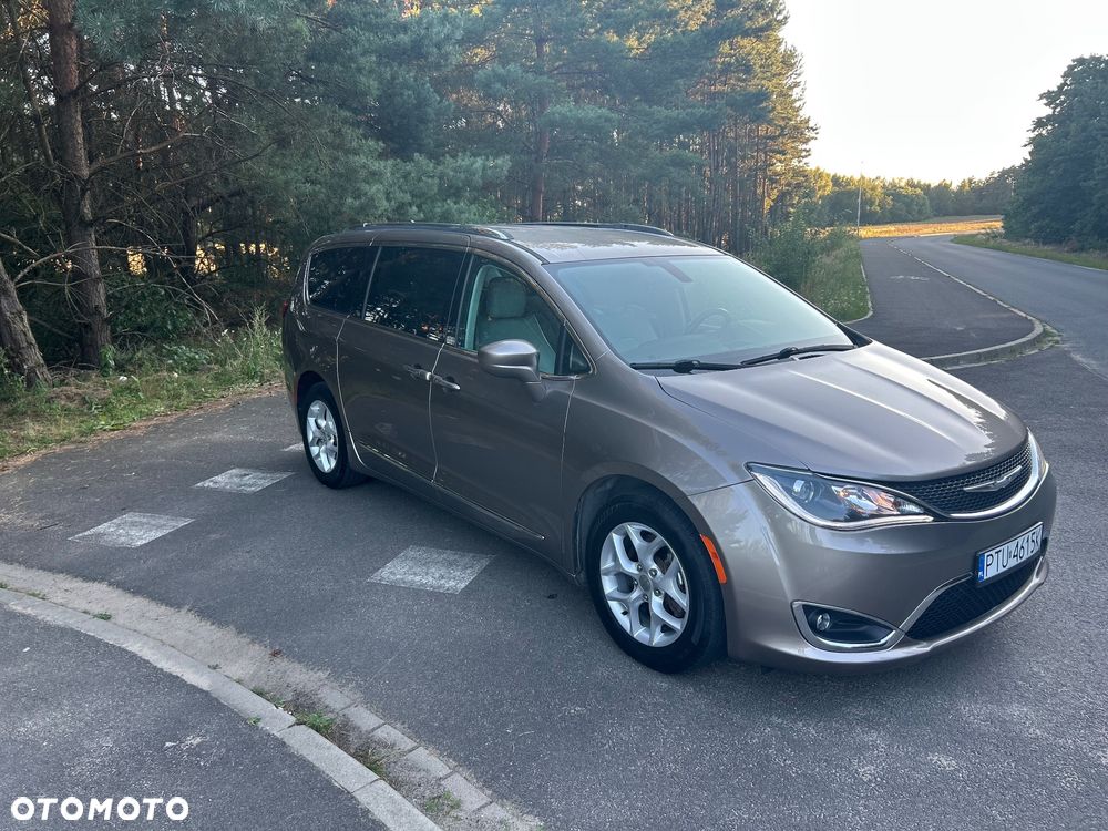 Chrysler Pacifica - 21