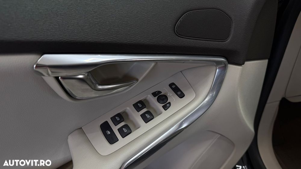 Volvo V40 Cross Country D2 Momentum - 18