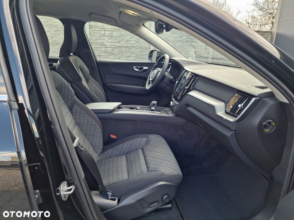 Volvo XC 60 B4 D AWD Core - 24