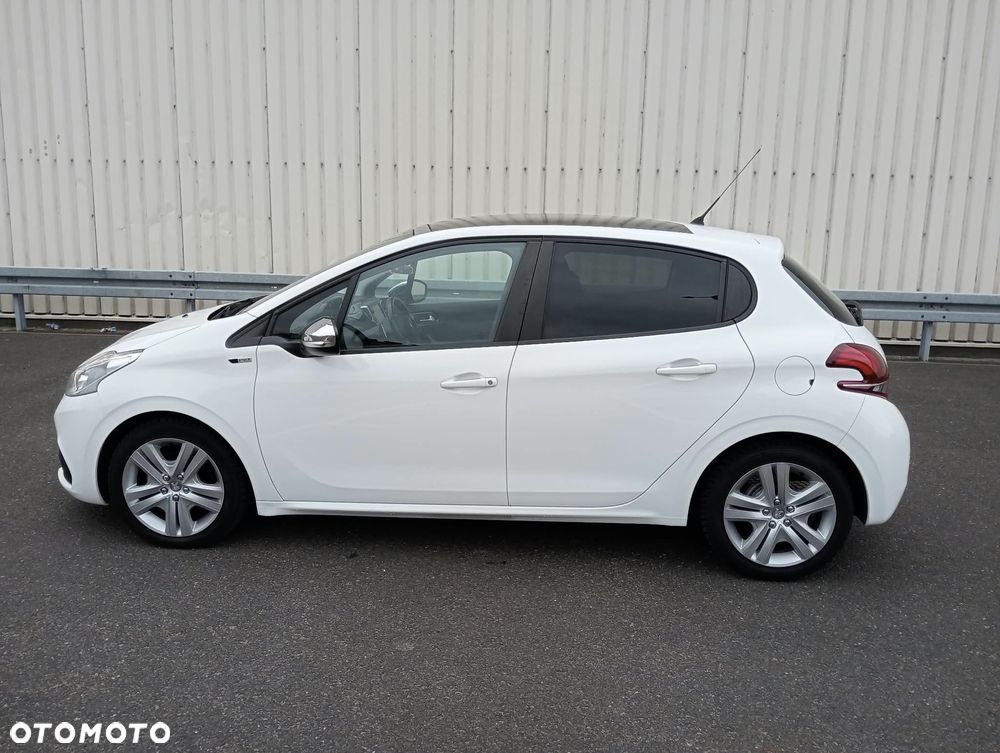 Peugeot 208 2017 photo 2