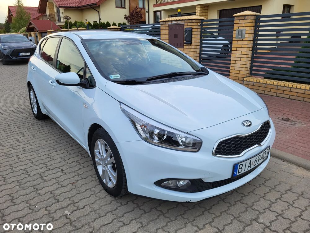Kia Ceed - 12