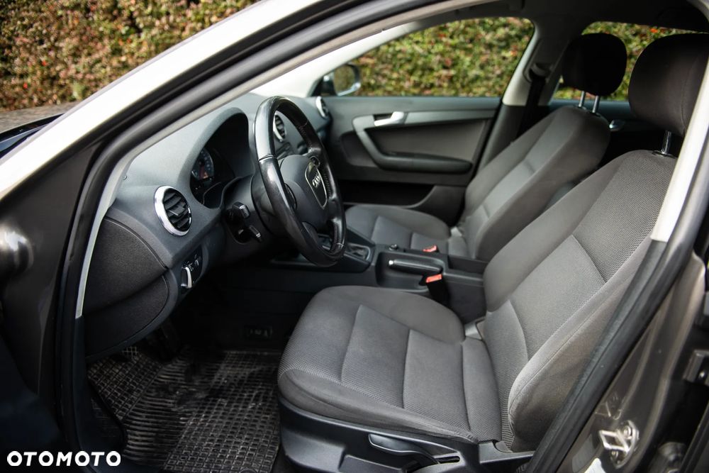 Audi A3 Sportback 1.6 TDI DPF Ambiente - 18