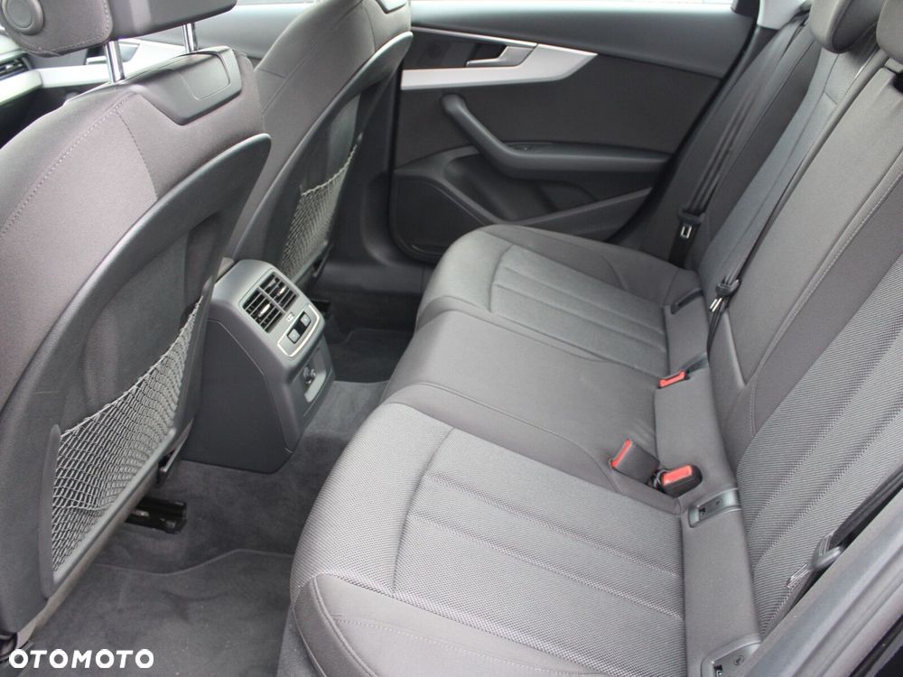 Audi A4 Limousine - 12