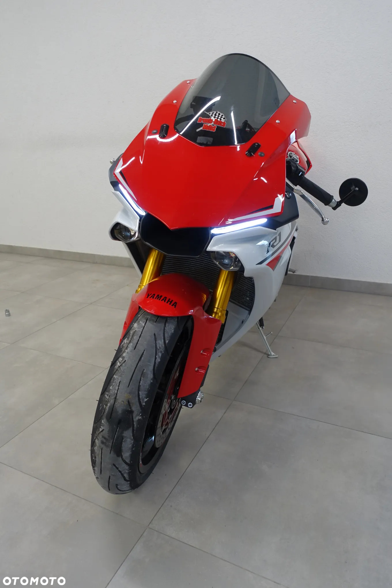 Yamaha R1 - 11