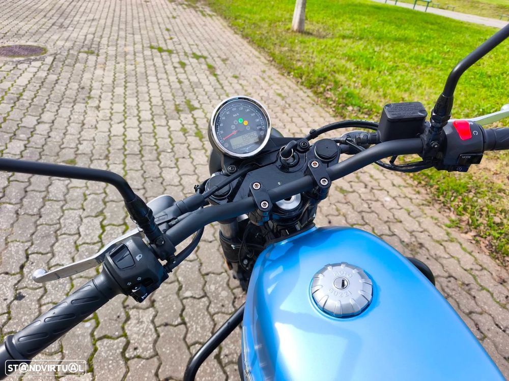 Moto Guzzi V7 750 Stone - 13