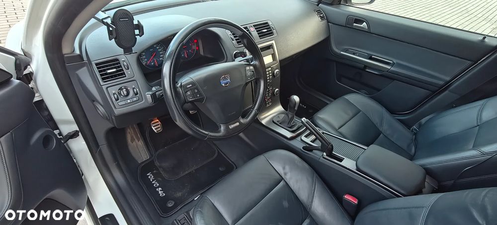 Volvo S40 D2 R-Design - 10
