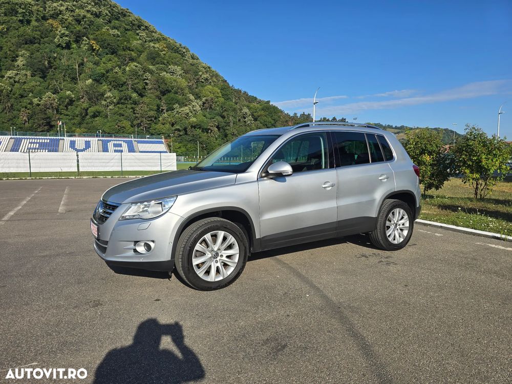 Volkswagen Tiguan - 1