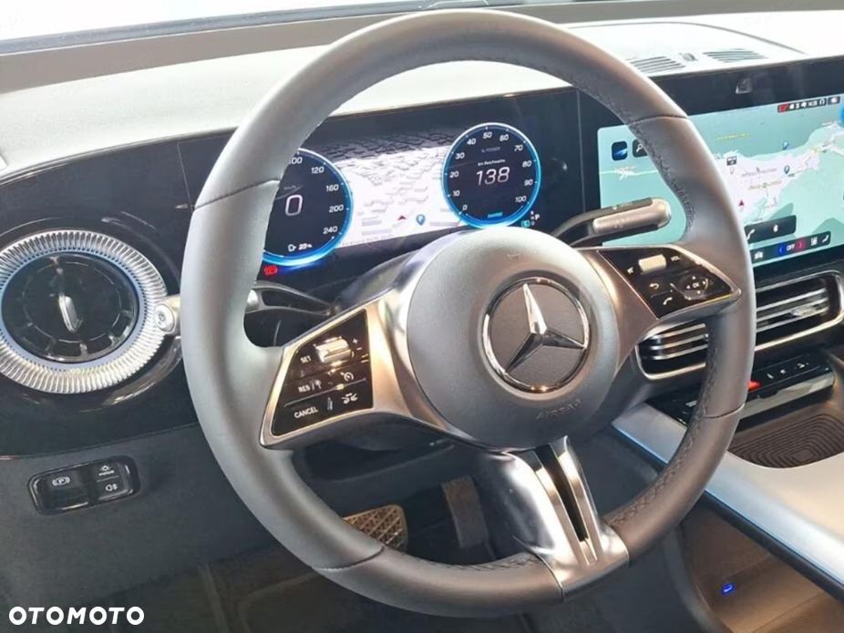 Mercedes-Benz GLB - 7