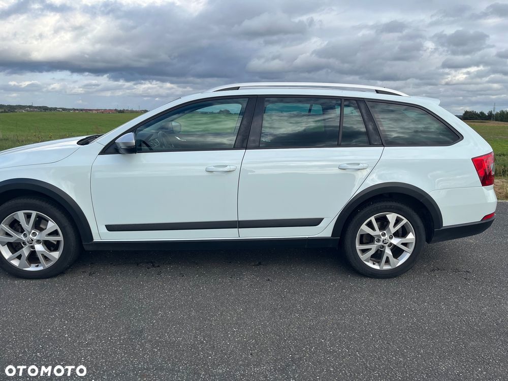 Skoda Octavia Combi 2.0 TDI 4x4 DSG Scout - 6