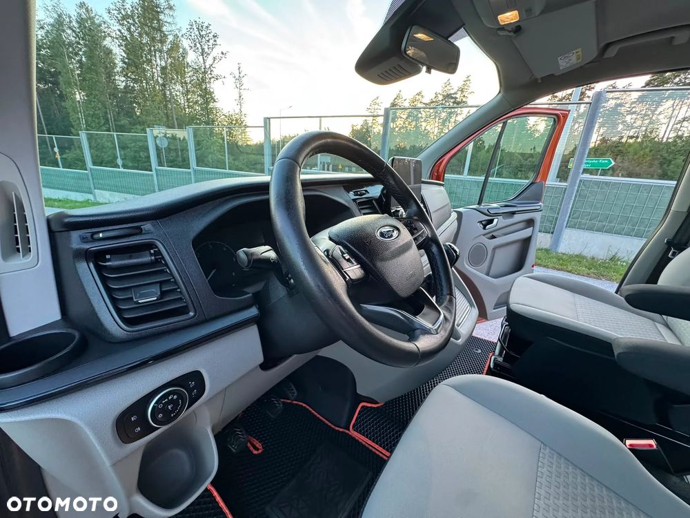 Ford Tourneo Custom - 11