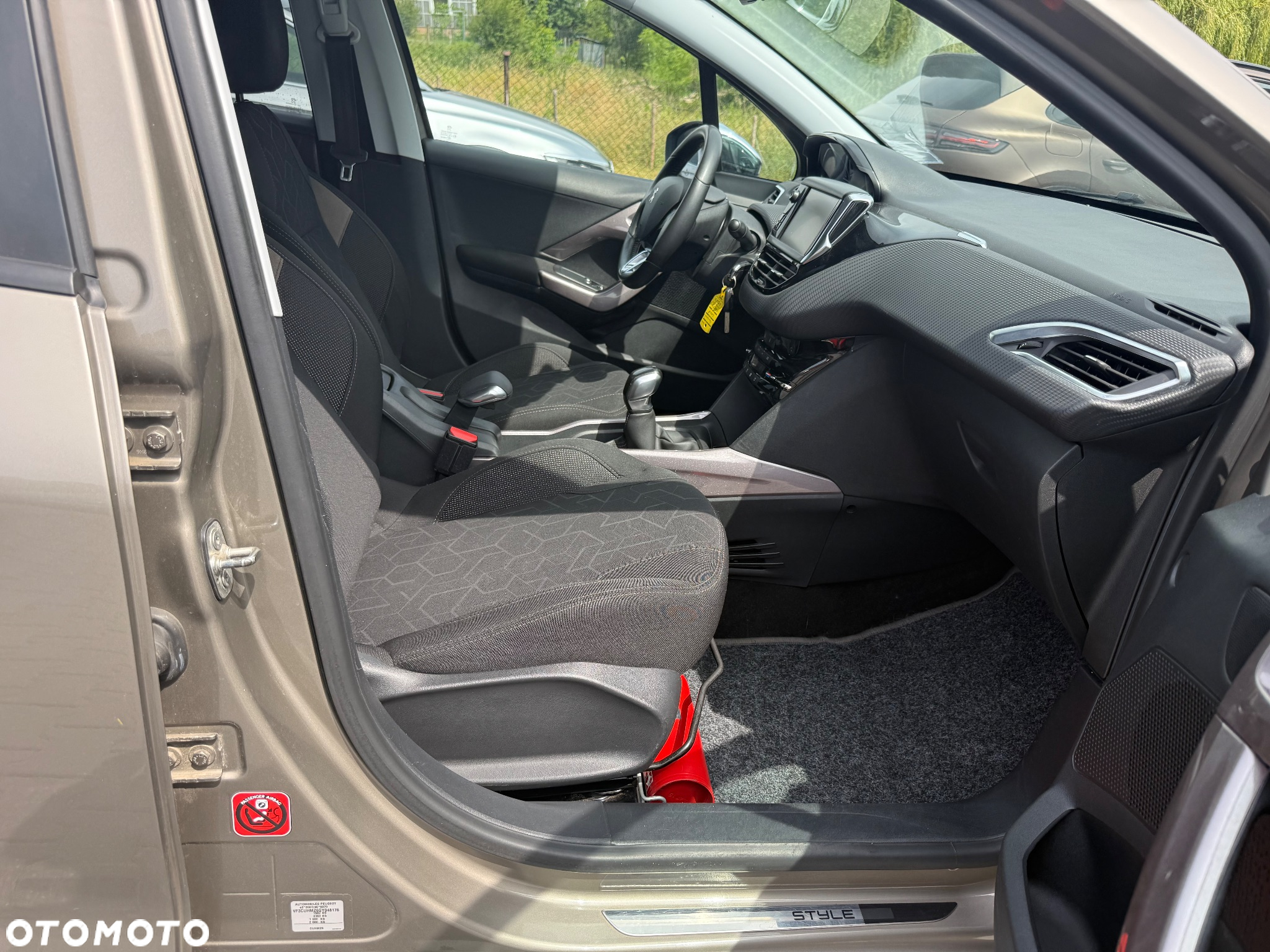 Peugeot 2008 1.2 Pure Tech Access EU6 - 23