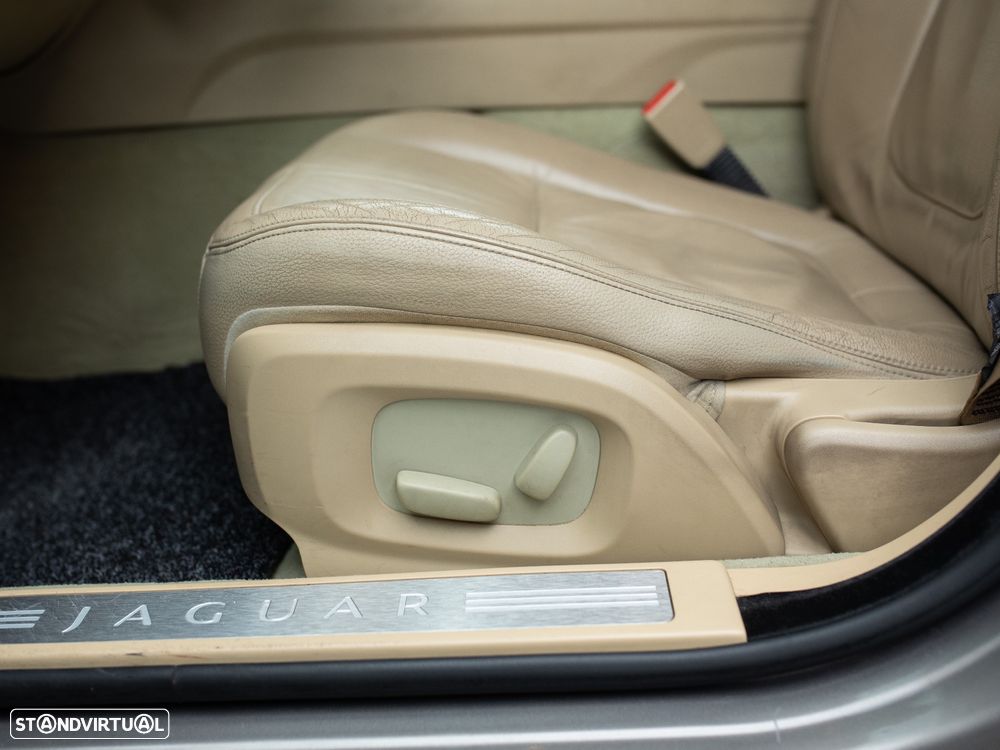 Jaguar XF 2.7 D V6 Luxury - 15