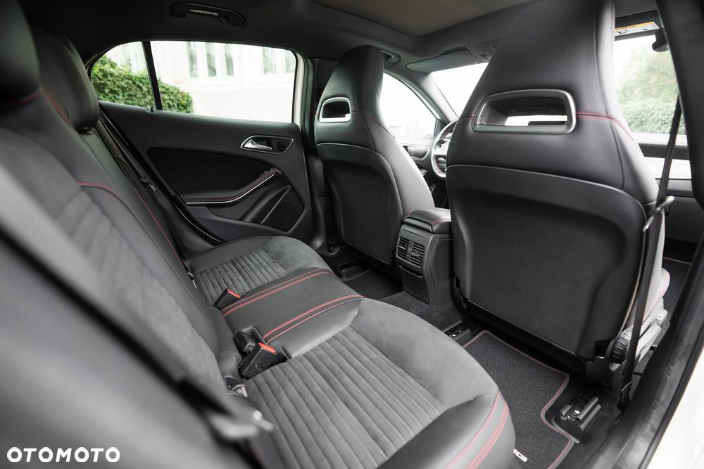 Mercedes-Benz GLA 200 7G-DCT AMG Line - 19