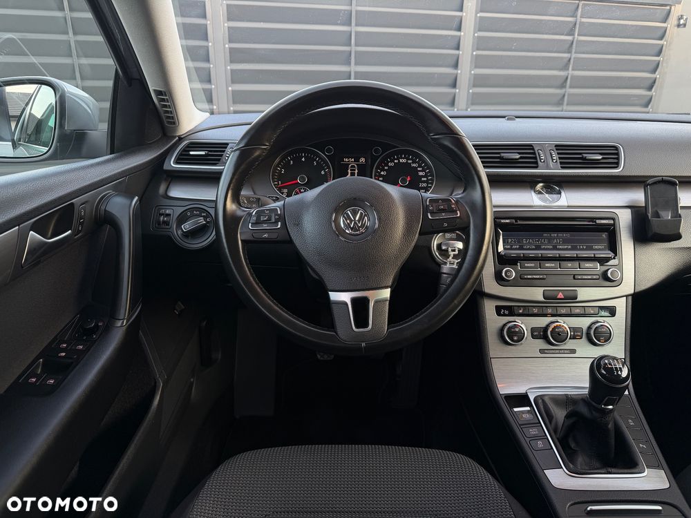 Volkswagen Passat - 14