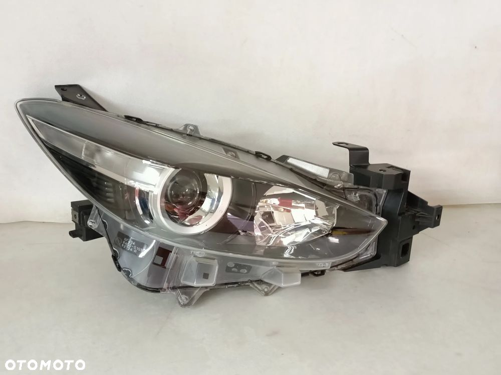 MAZDA 3 III LIFT 13-18r lampa przednia prawa oryginał - 2