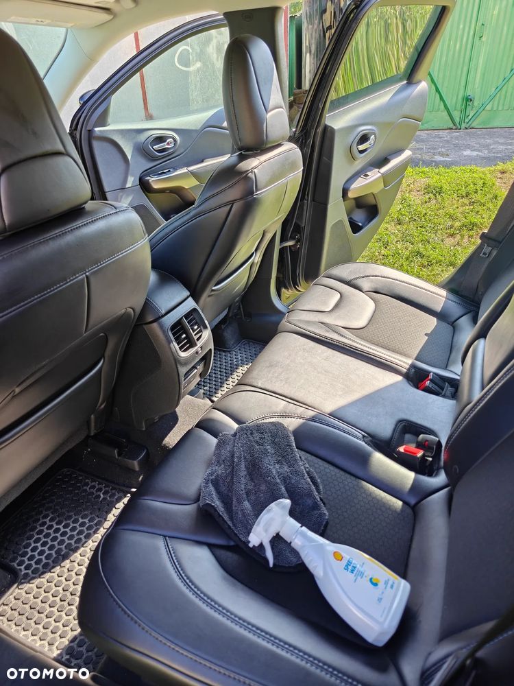 Jeep Cherokee - 4