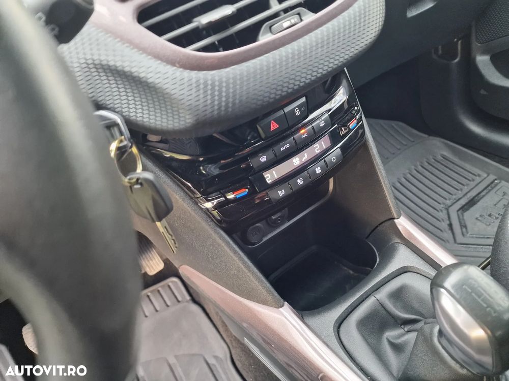 Peugeot 2008 PureTech 82 Style - 19