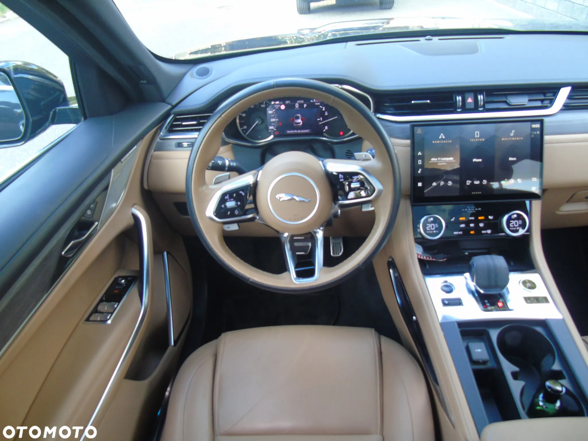 Jaguar F-Pace - 12