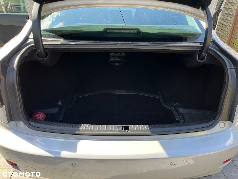 Lexus IS 220 D Prestige - 8