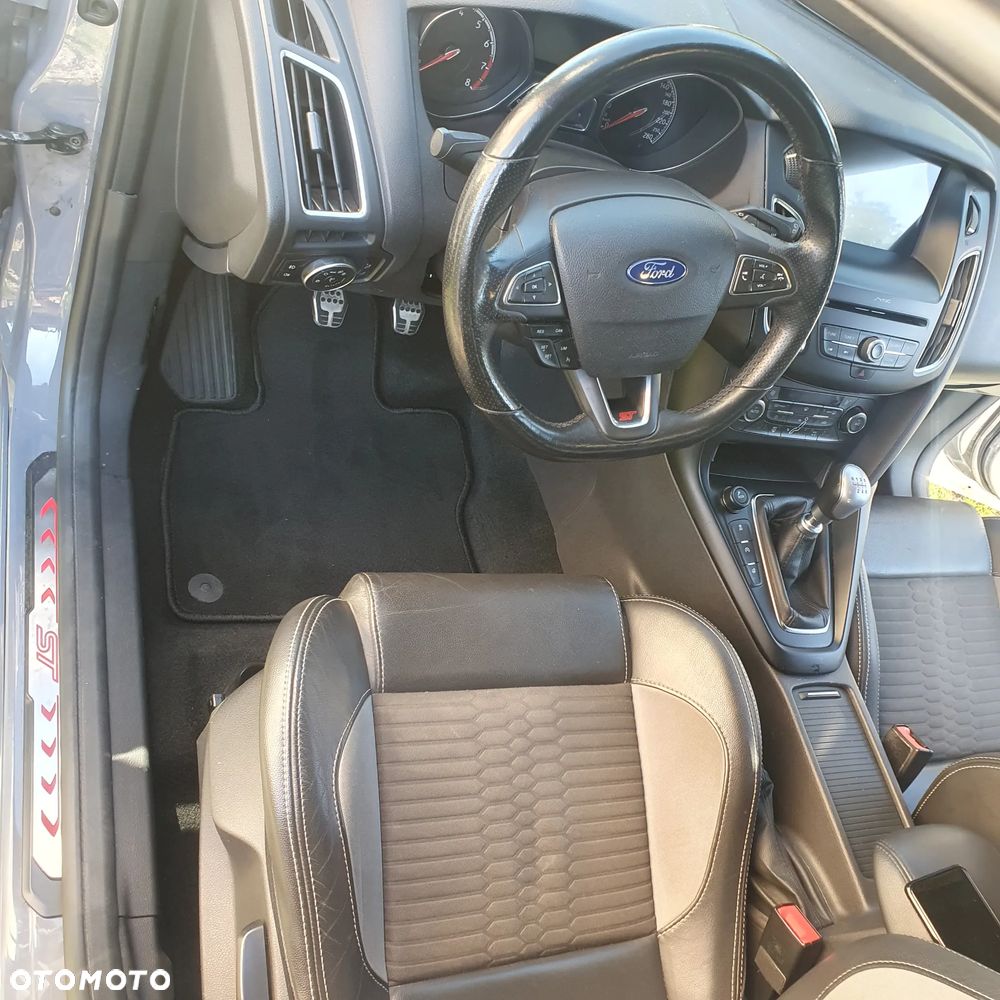 Ford Focus 2.0 EcoBoost ST-2 - 12