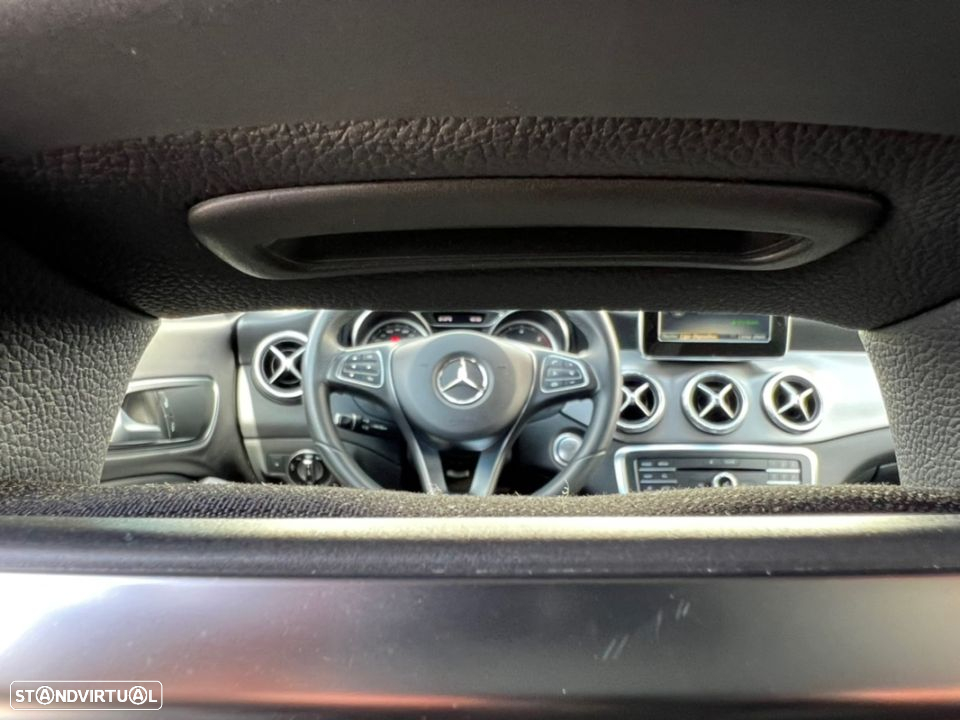 Mercedes-Benz CLA 200 d Shooting Brake Urban - 18