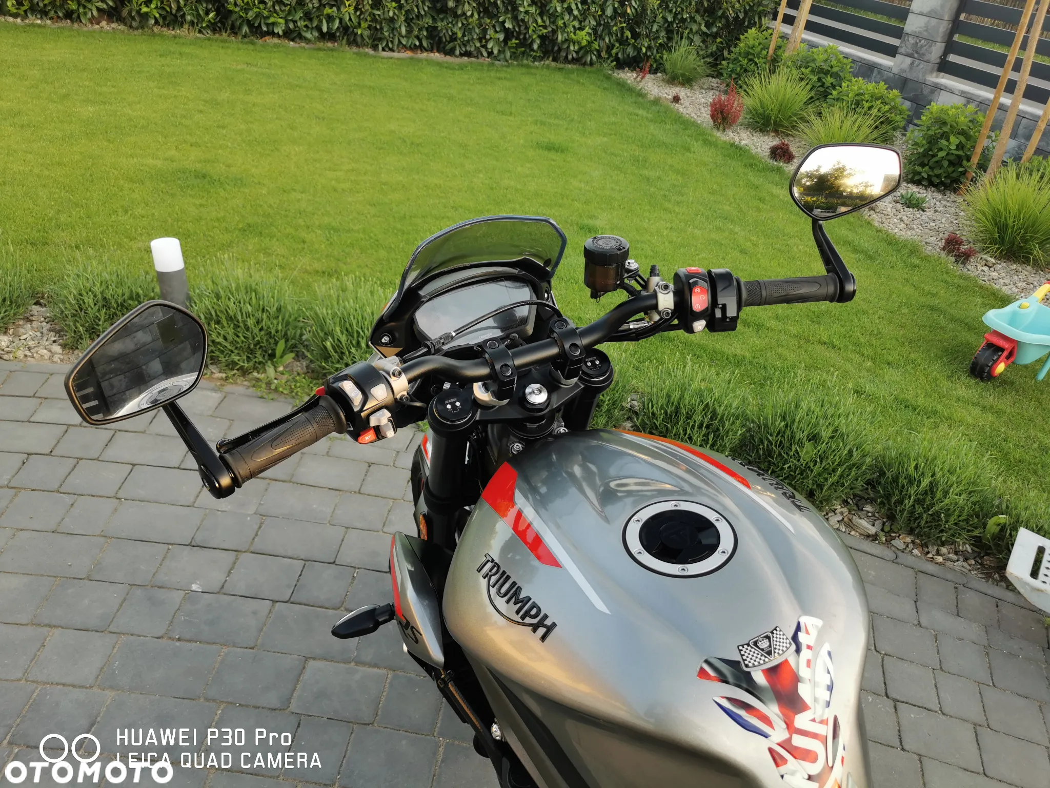 Triumph Street Triple - 18