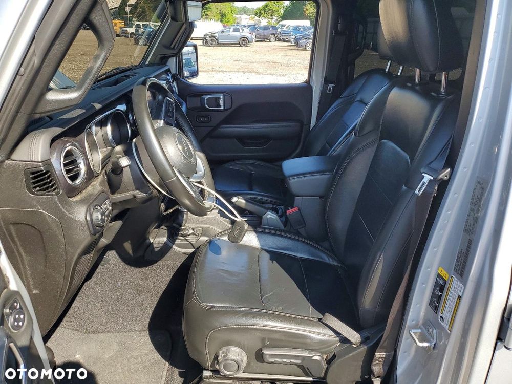 Jeep Wrangler - 8