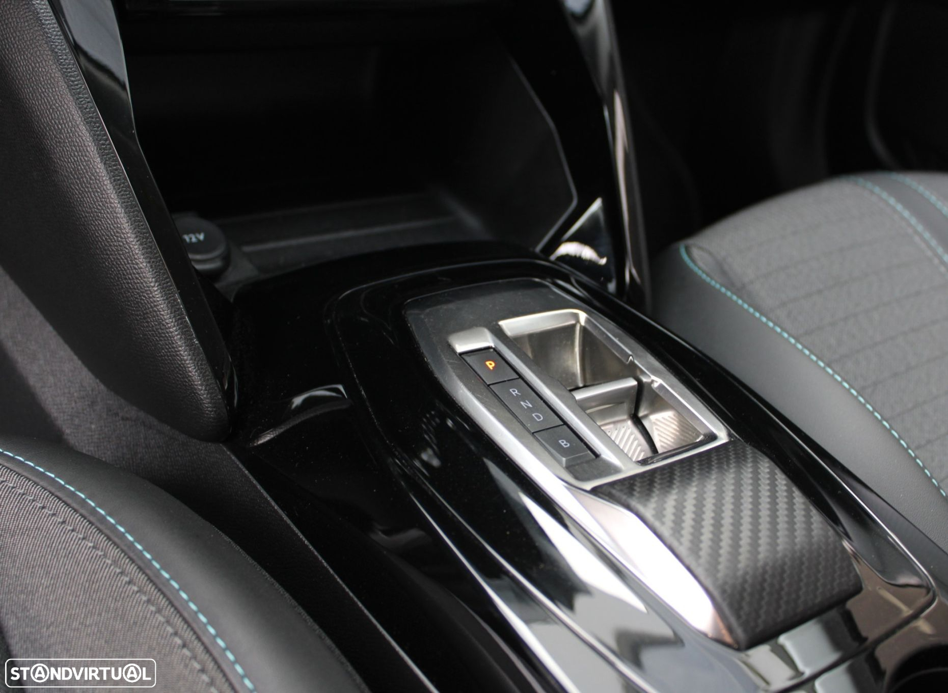 Peugeot e-2008 50 kWh Allure - 39