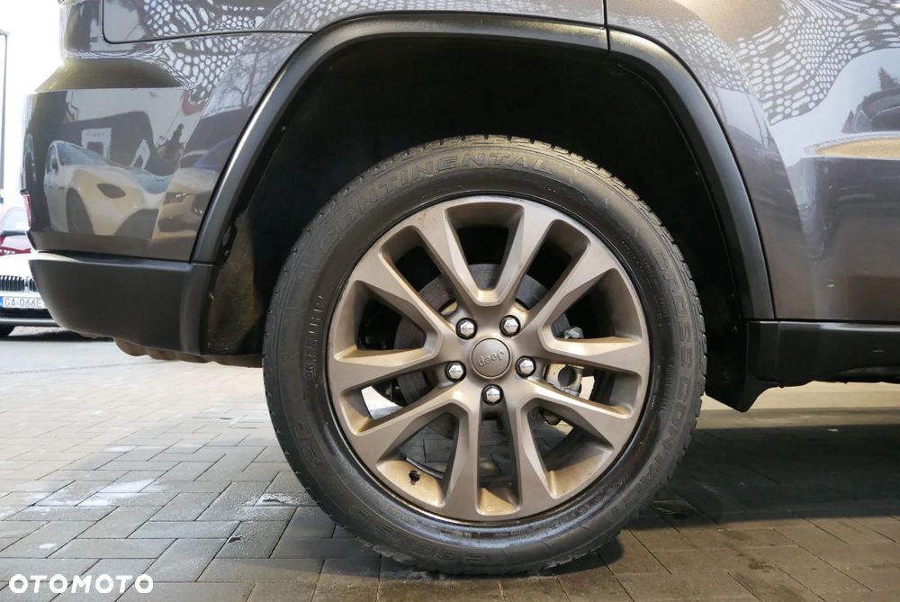 Jeep Grand Cherokee - 38