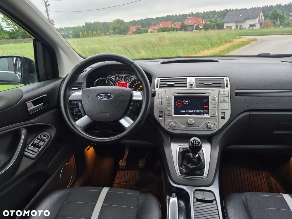 Ford Kuga 2.0 TDCi 4x4 Titanium - 4