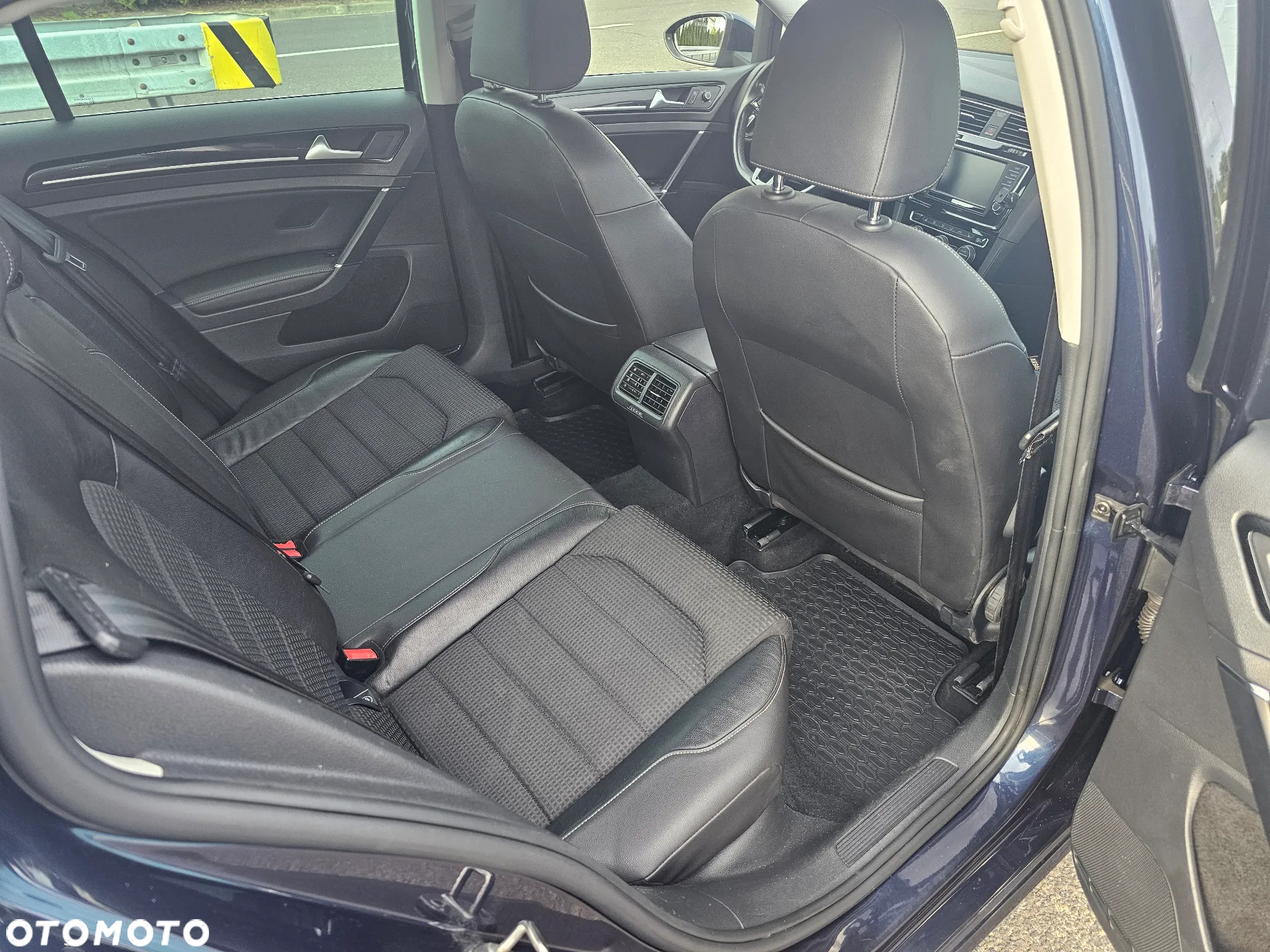 Volkswagen Golf VII 1.6 TDI BMT Highline DSG - 17
