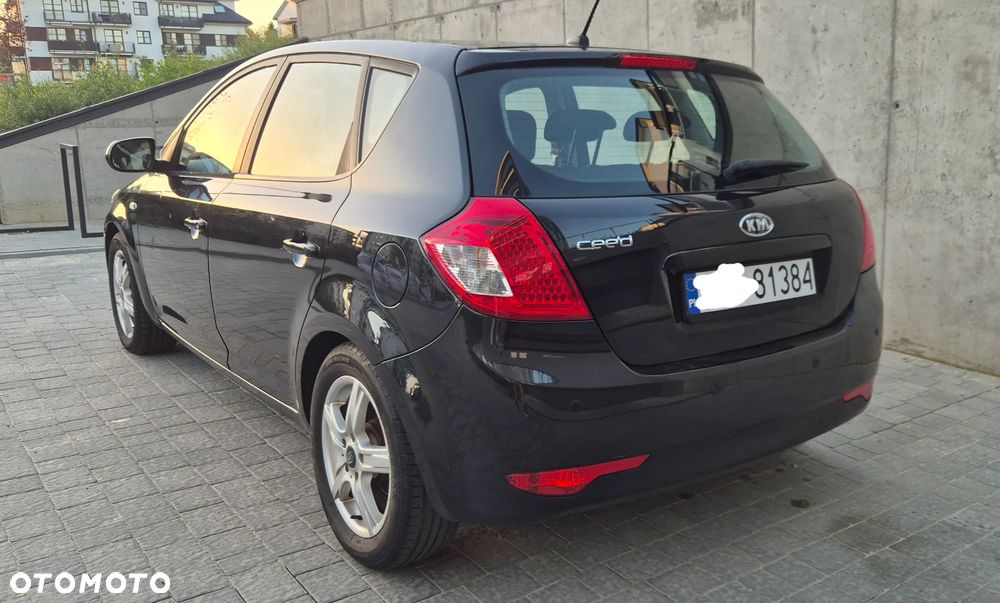 Kia Ceed - 4