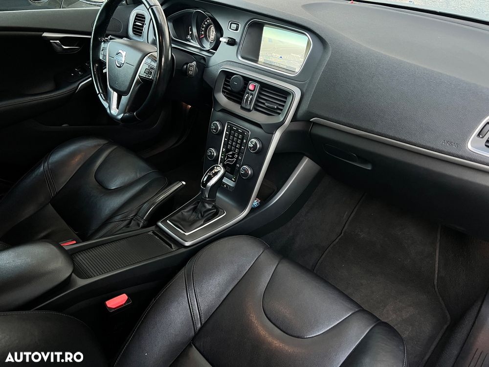 Volvo V40 D2 ECO Aut. R-Design - 9