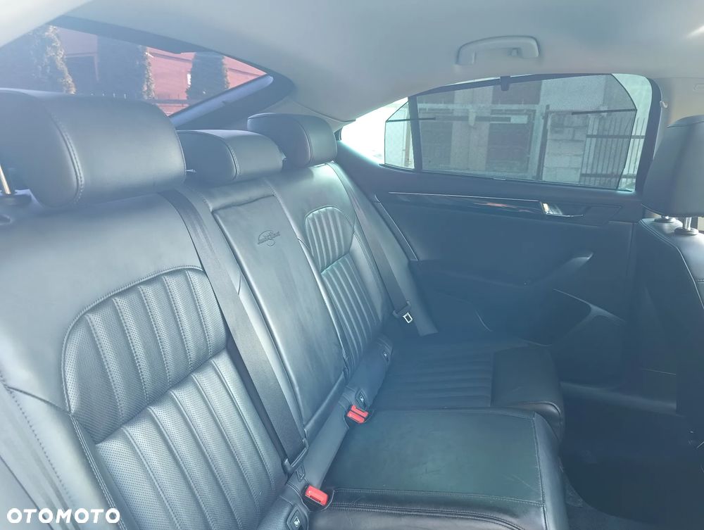Skoda Superb 2.0 TDI DSG Premium Edition - 37