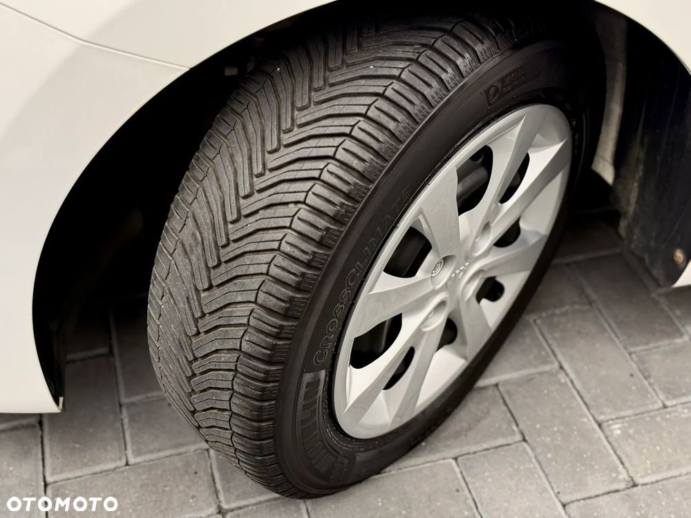 Kia Rio 1.4 L - 23