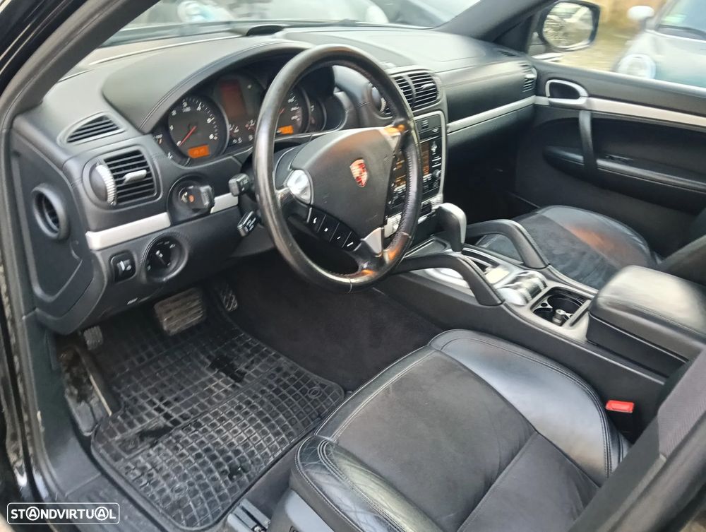 Porsche Cayenne Standard - 24