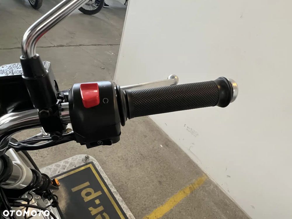 Royal Enfield Interceptor - 20