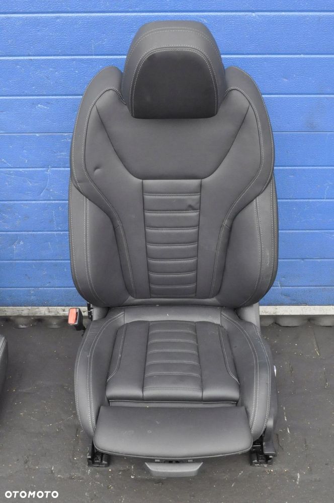 BMW I4 G26 FOTELE KANAPA BOCZKI SKÓRA M-PAKIET ANGLIK 23R - 12