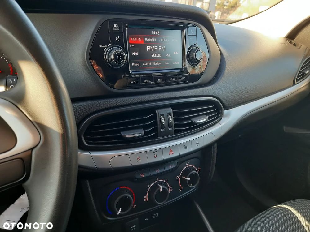 Fiat Tipo 1.4 T-Jet 16v Street - 12