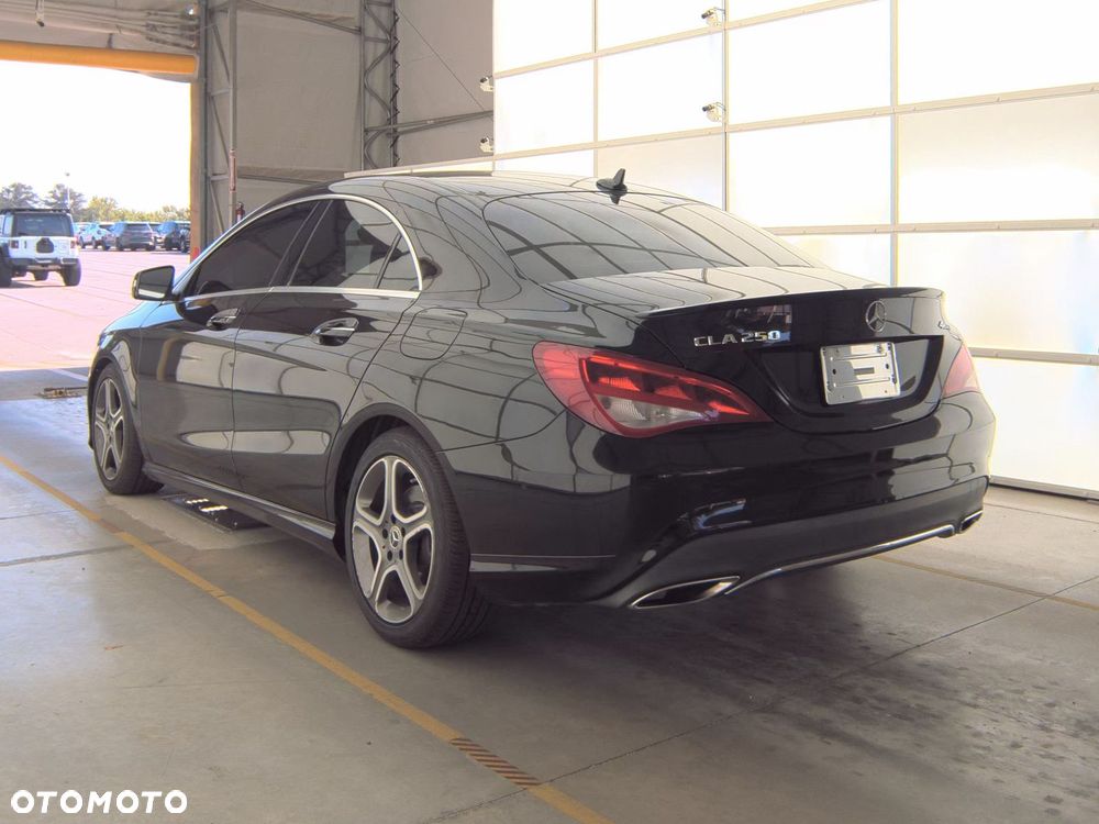 Mercedes-Benz CLA 250 4Matic 7G-DCT AMG Line - 5