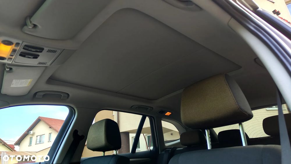 BMW X1 sDrive18d xLine - 29