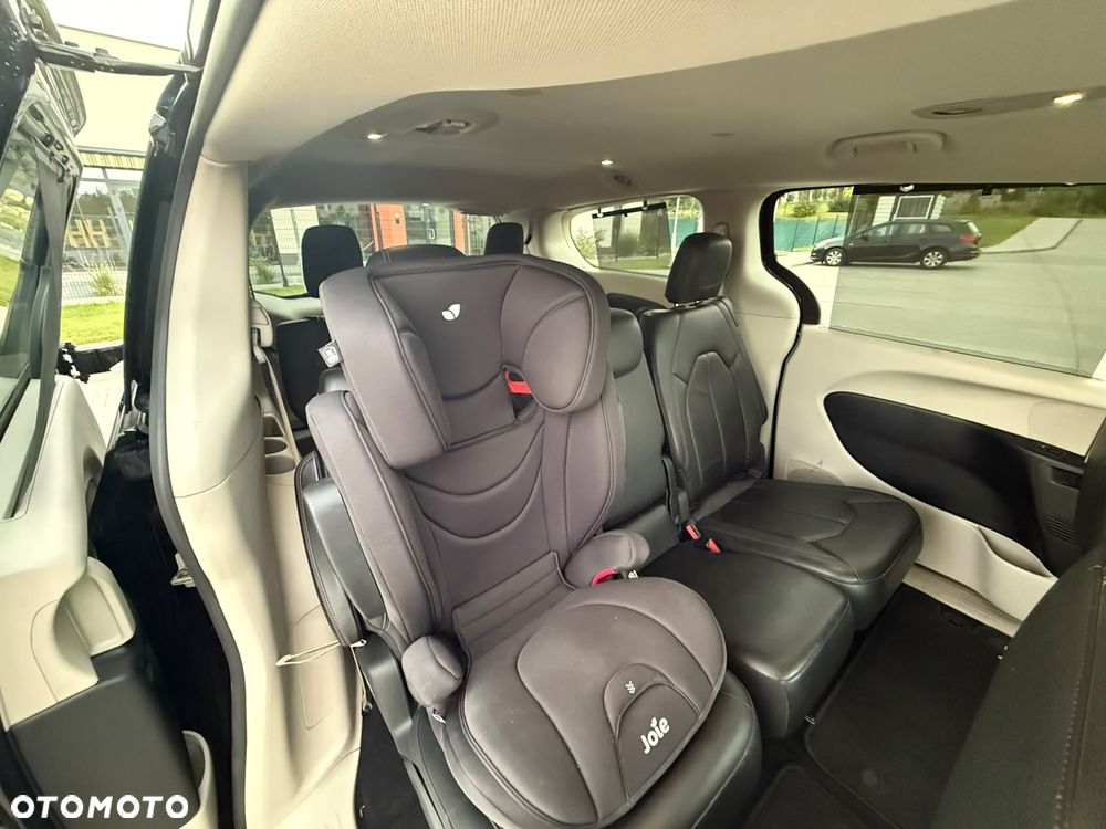 Chrysler Pacifica - 3