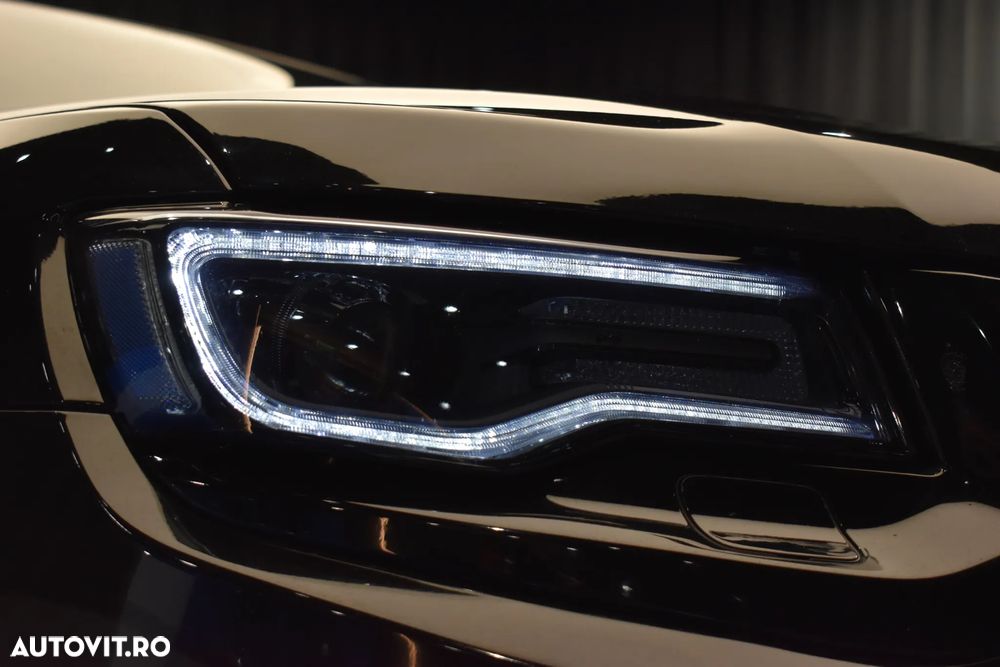 Jeep Grand Cherokee - 24