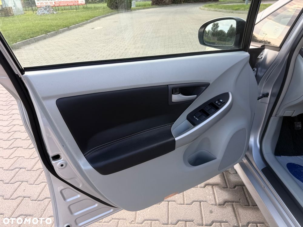 Toyota Prius 1.8 HSD Prestige - 11