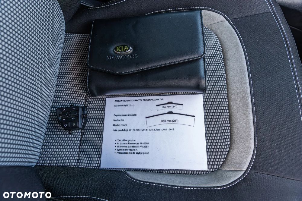 Kia Ceed 1.6 GDI Dream Team Edition - 30
