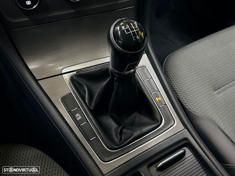 VW Golf 1.6 TDi BlueMotion Trendline - 24