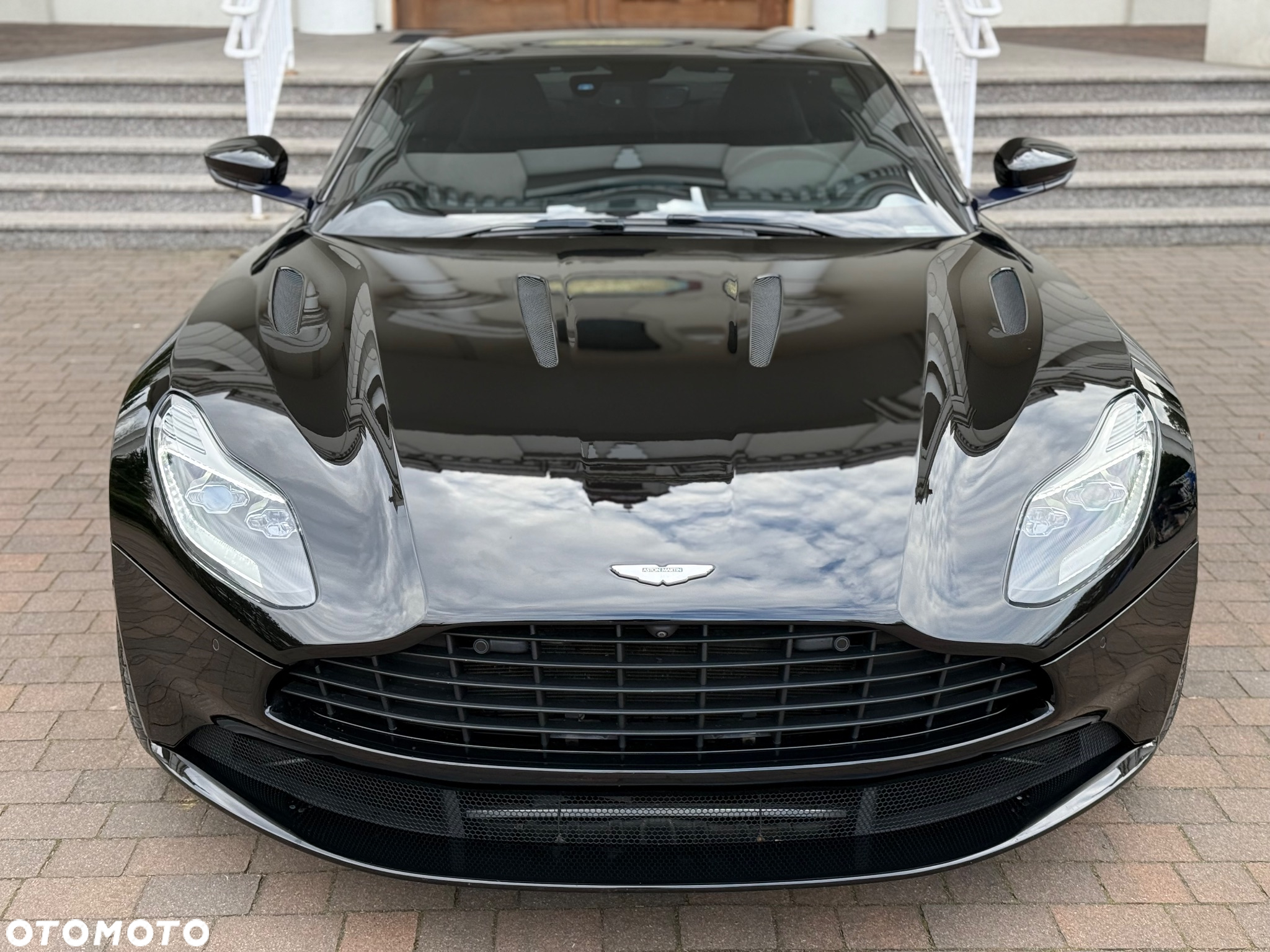 Aston Martin DB11 V12 Coupe - 3
