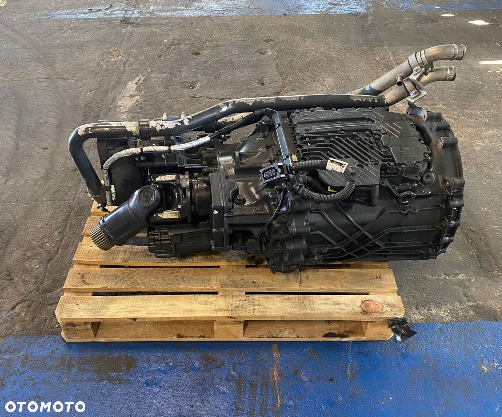 KOMPLETNA SKRZYNIA BIEGÓW ZF TRAXON Z RETARDEREM 1372 041 010 12TX2011 - 1