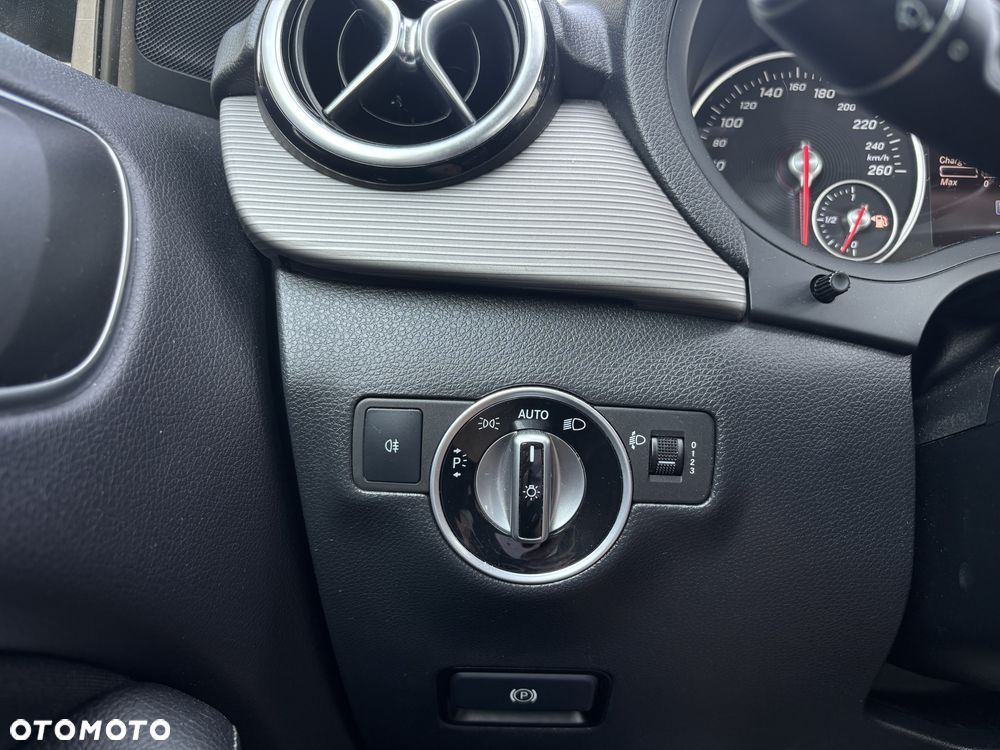 Mercedes-Benz Klasa B 180 d BlueEFFICIENCY Edition Style - 8